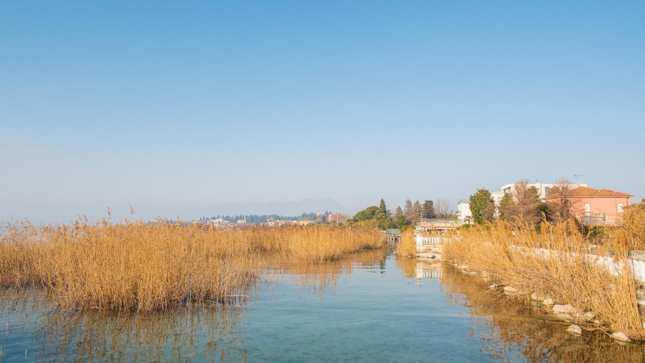 The Zodiac Apartment - Italian Homing Sirmione Kültér fotó